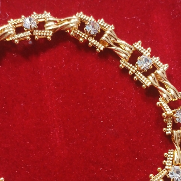 Elegant Gold Bracelet with Silver Accents - Picture 4 of 6